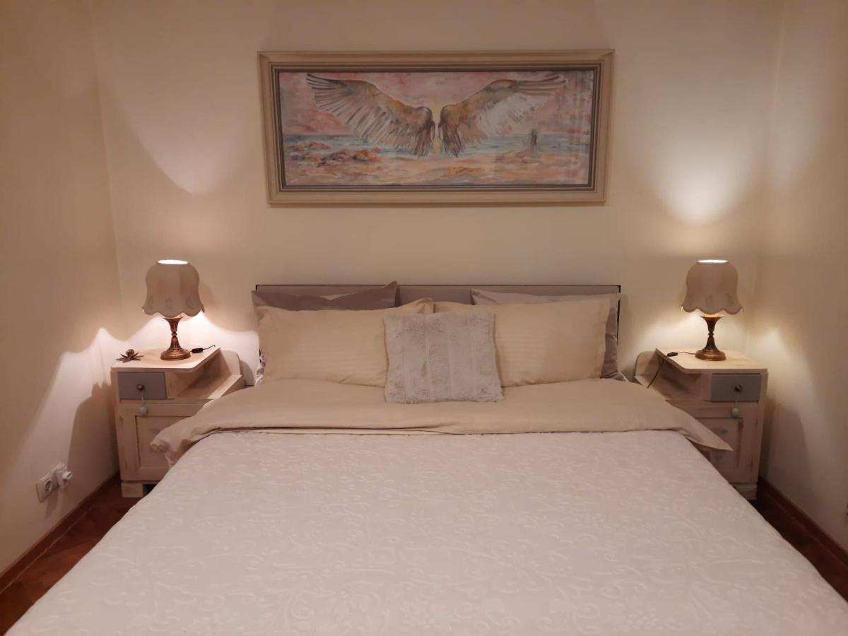 Apartment Angels' Whisper - Center *